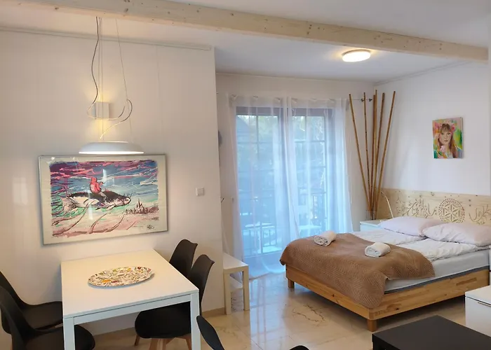 アパート Gusia, *