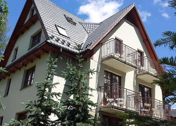 アパート Gusia, *