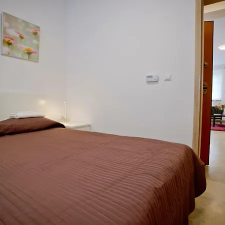 Apartament Gusia, *