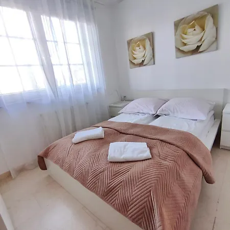 Gusia, Apartamento *