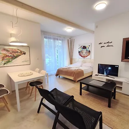 Gusia, Apartament *