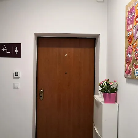 Gusia, Apartament